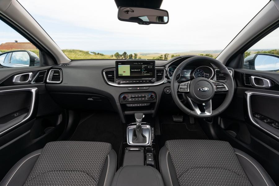 Торпедо Kia XCeed PHEV 2020 года  (UK) (фото 30 из 40)
